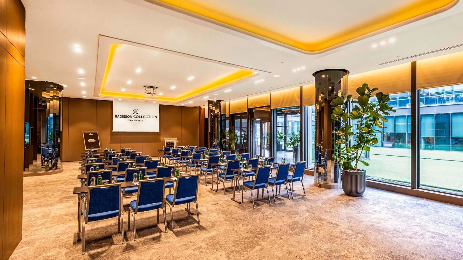 Radisson Collection Hotel, Vadאיסטמבול מלון
